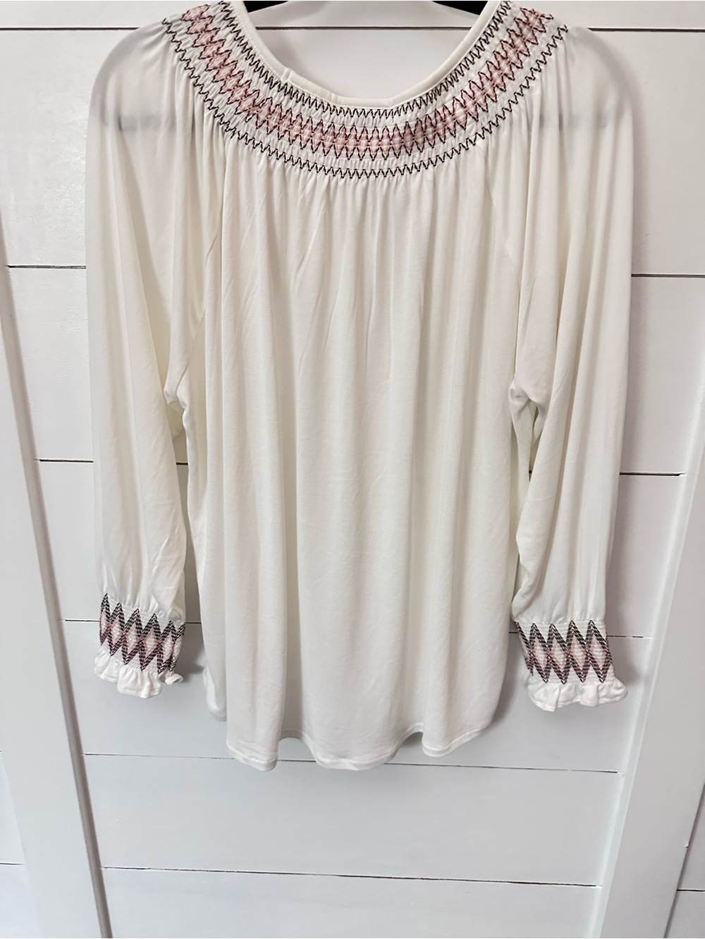 Ariat XL Prairie embroidered stitching on cuff-neck stretch smocked cream tunic - Picture 13 of 14